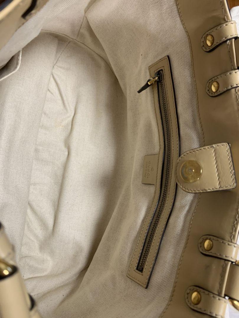 GUCCI【上品なベージュ色】美品 GUCCI【上品なベージュ色】美品