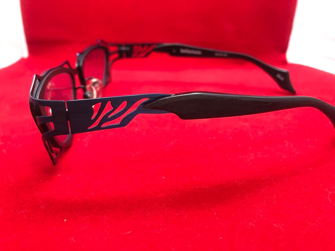 less than human レスザンヒューマン ✗ デビルマン サングラス LESS THAN HUMAN デビルマン✖️レスザンヒューマン サングラス