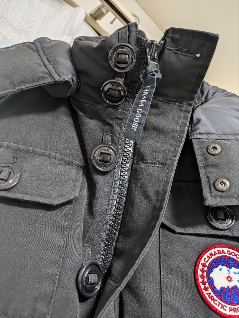 カナダグース ブラックダウンベスト フード付き カナダグース ブラックダウンベスト フード付き