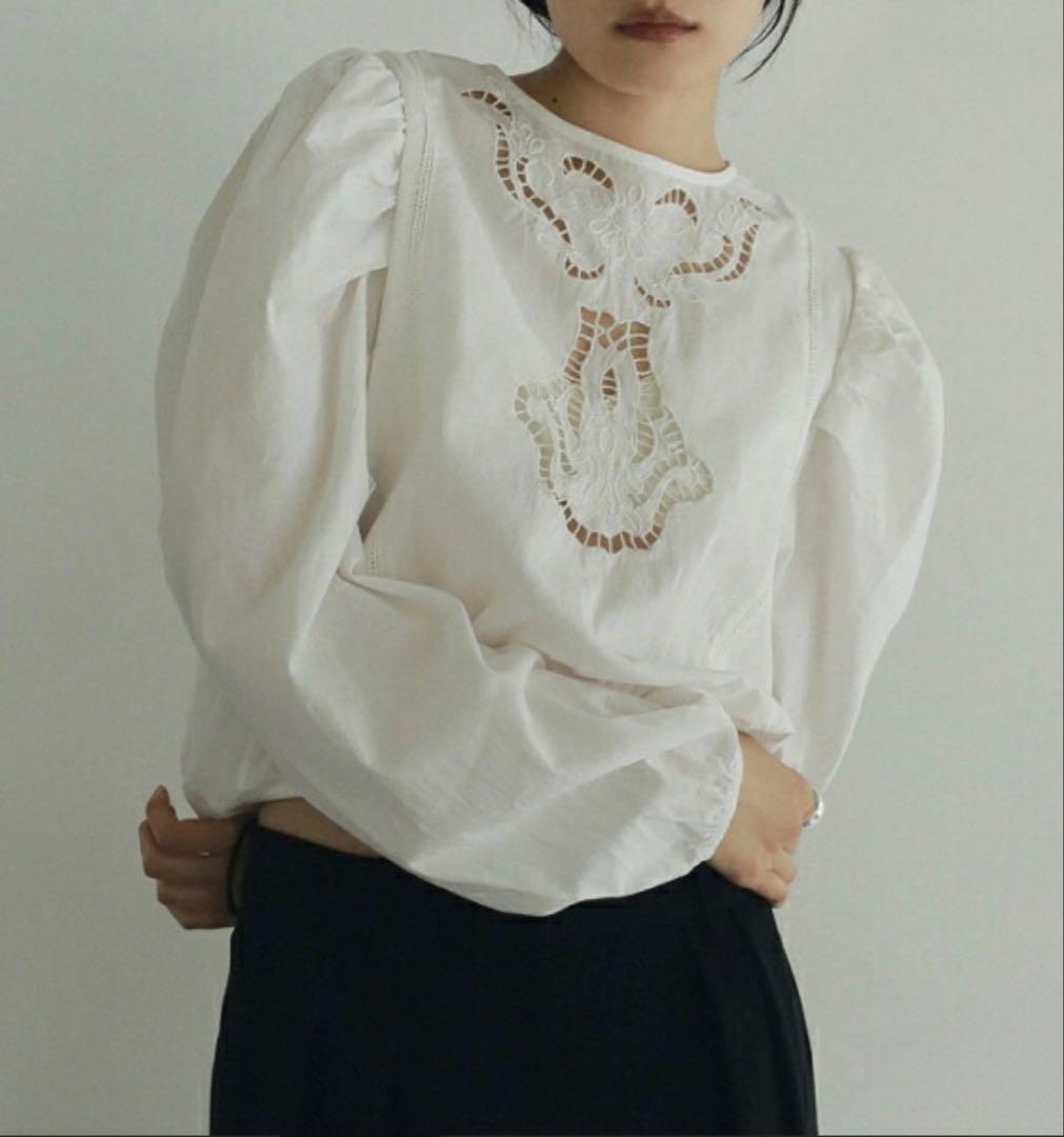トップス anuke Cutwork Puff Blouse