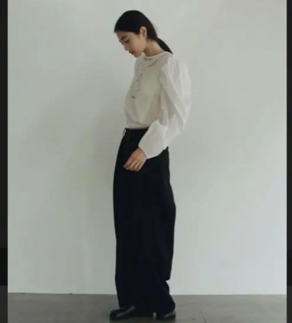 トップス anuke Cutwork Puff Blouse