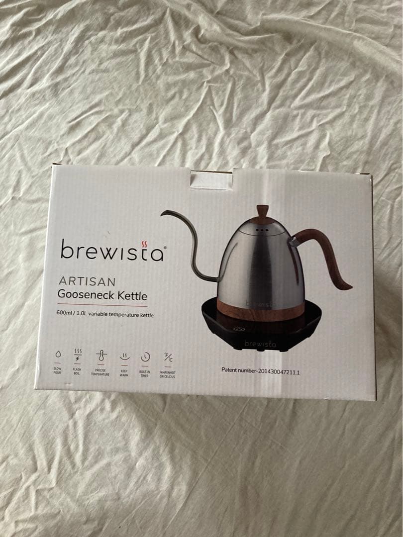 ケトルとスケールやや傷や汚れあり