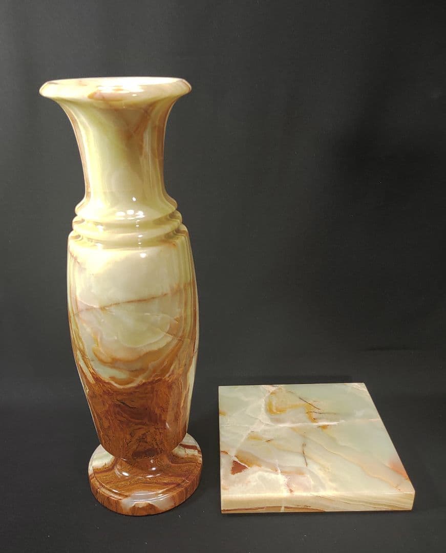 未使用 オニックス 天然石 花瓶 飾り壺 台座付き 美術工芸品 置物