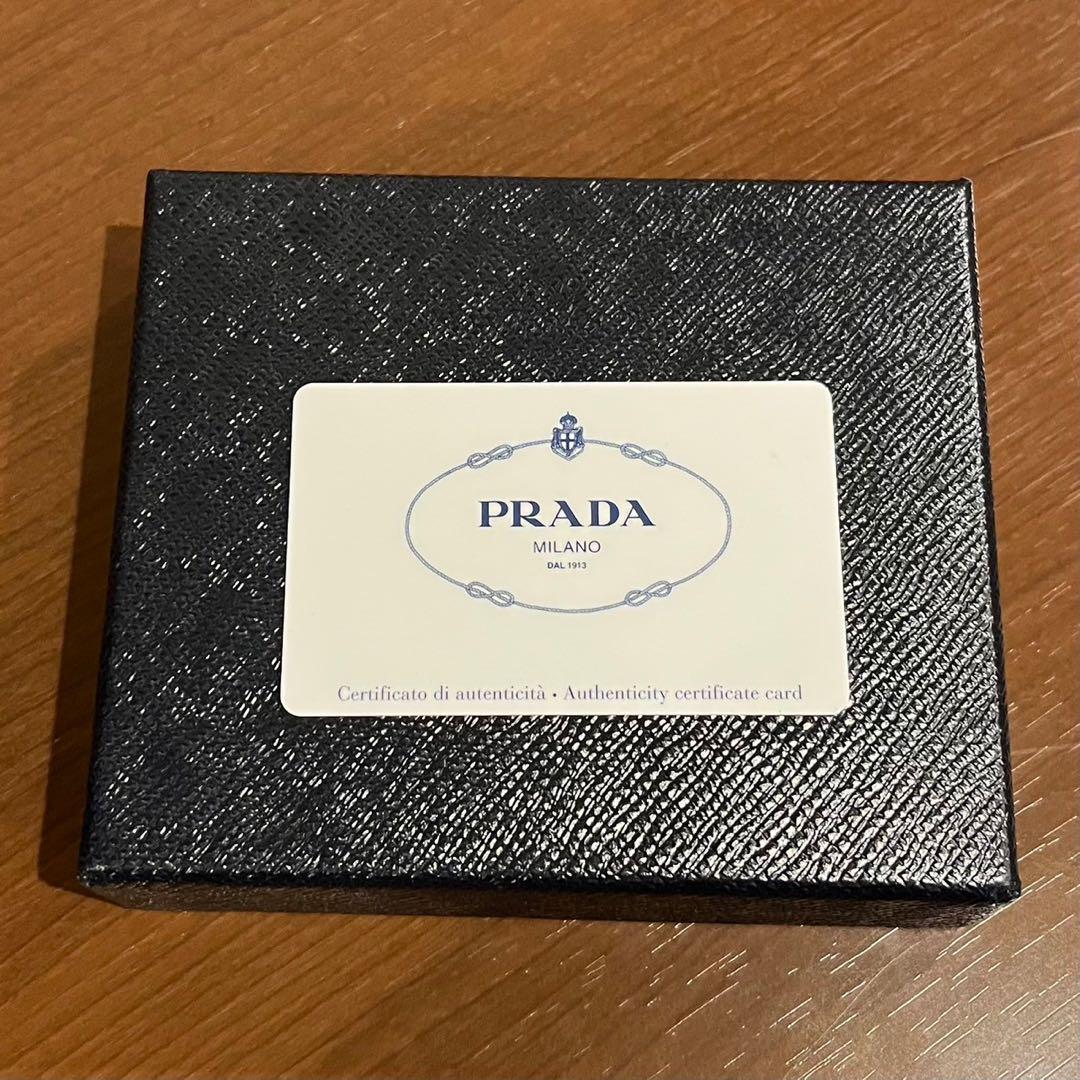 プラダ　二つ折り　財布　メンズ　美品　PRADA ネイビー　単色　無地　シンプル