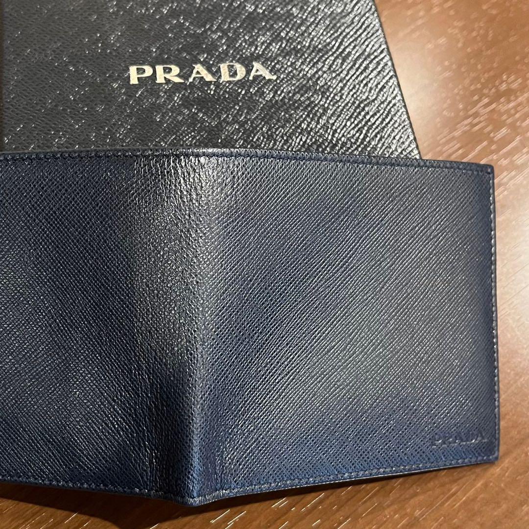 プラダ　二つ折り　財布　メンズ　美品　PRADA ネイビー　単色　無地　シンプル