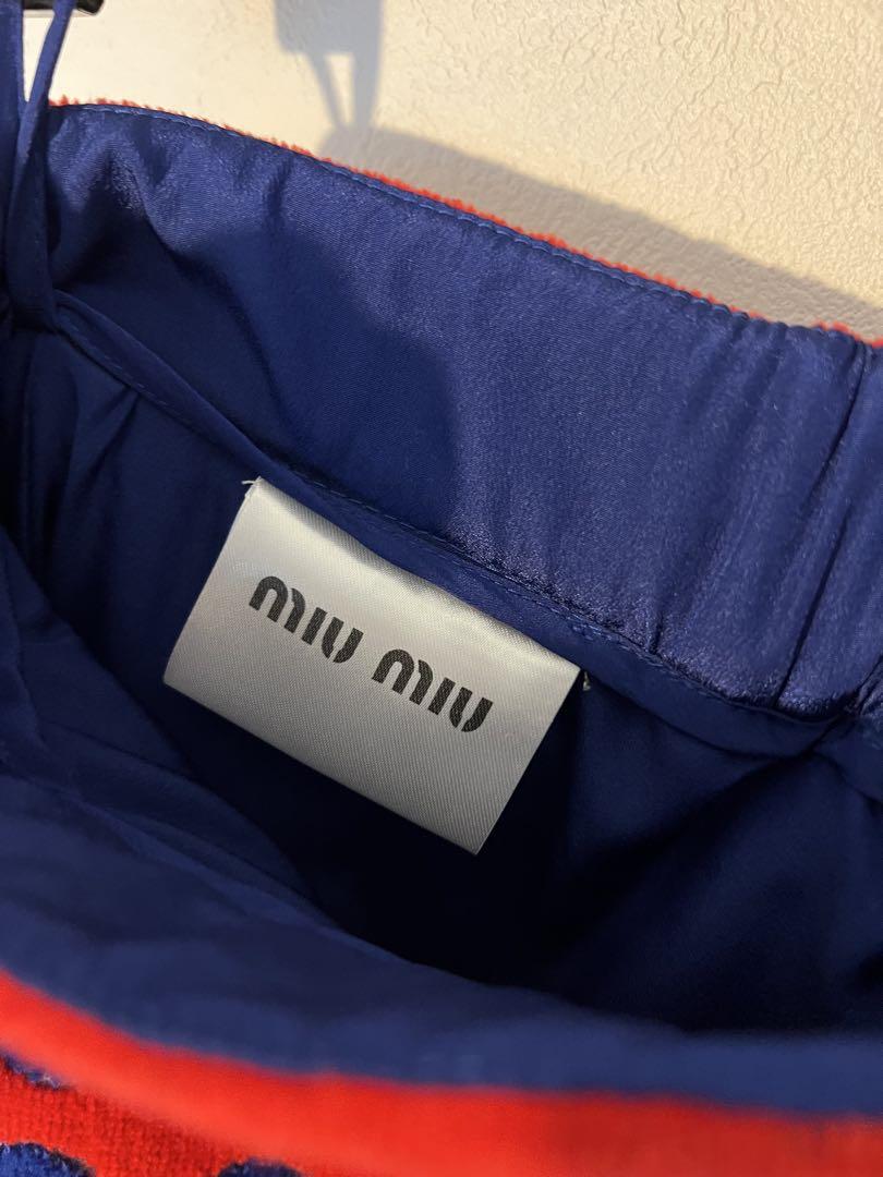 miumiu 赤と青の水玉模様タイトスカート