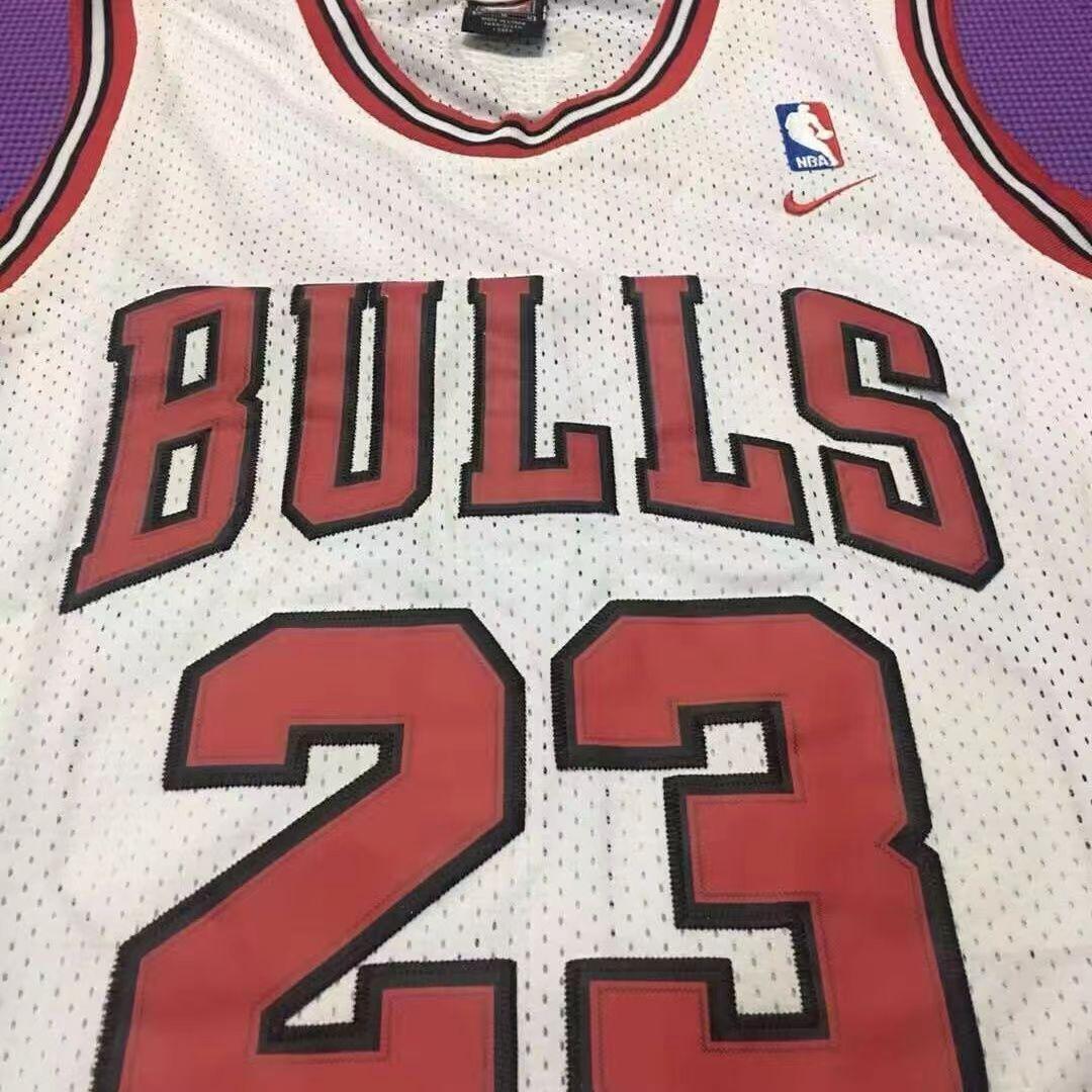 新品✨ NBAブルズ バスケのユニフォーム 23
