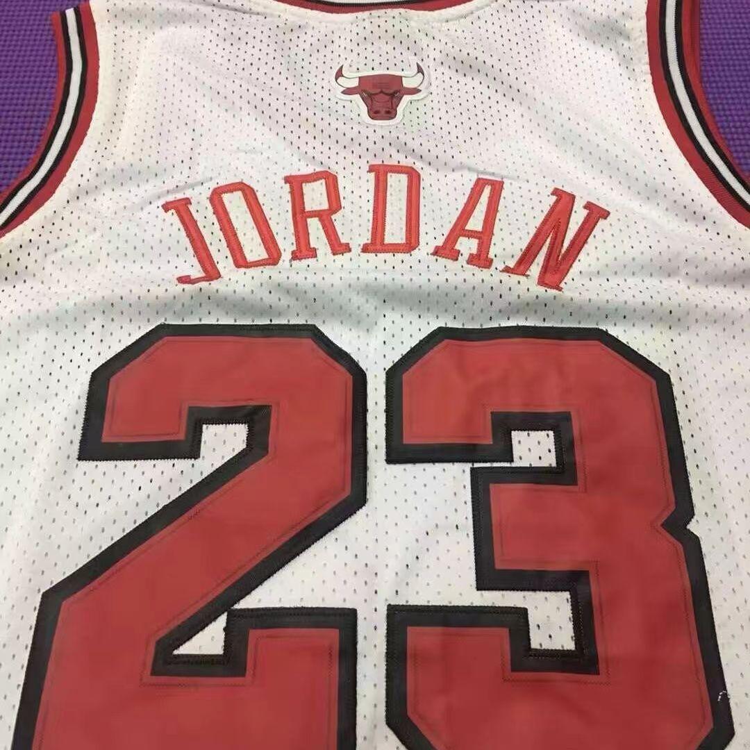 新品✨ NBAブルズ バスケのユニフォーム 23