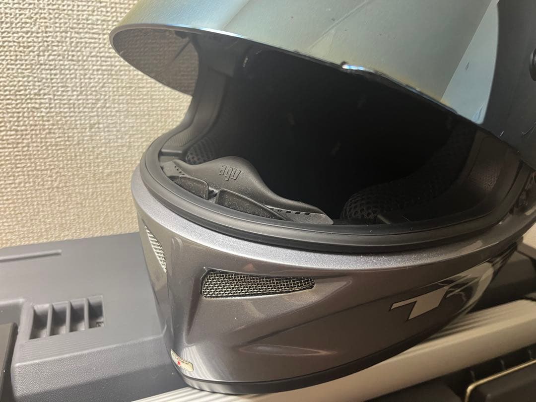 激安で送料無料です！ AGV T-2 フルフェイスヘルメット シルバーMサイズ・AGV 冒険