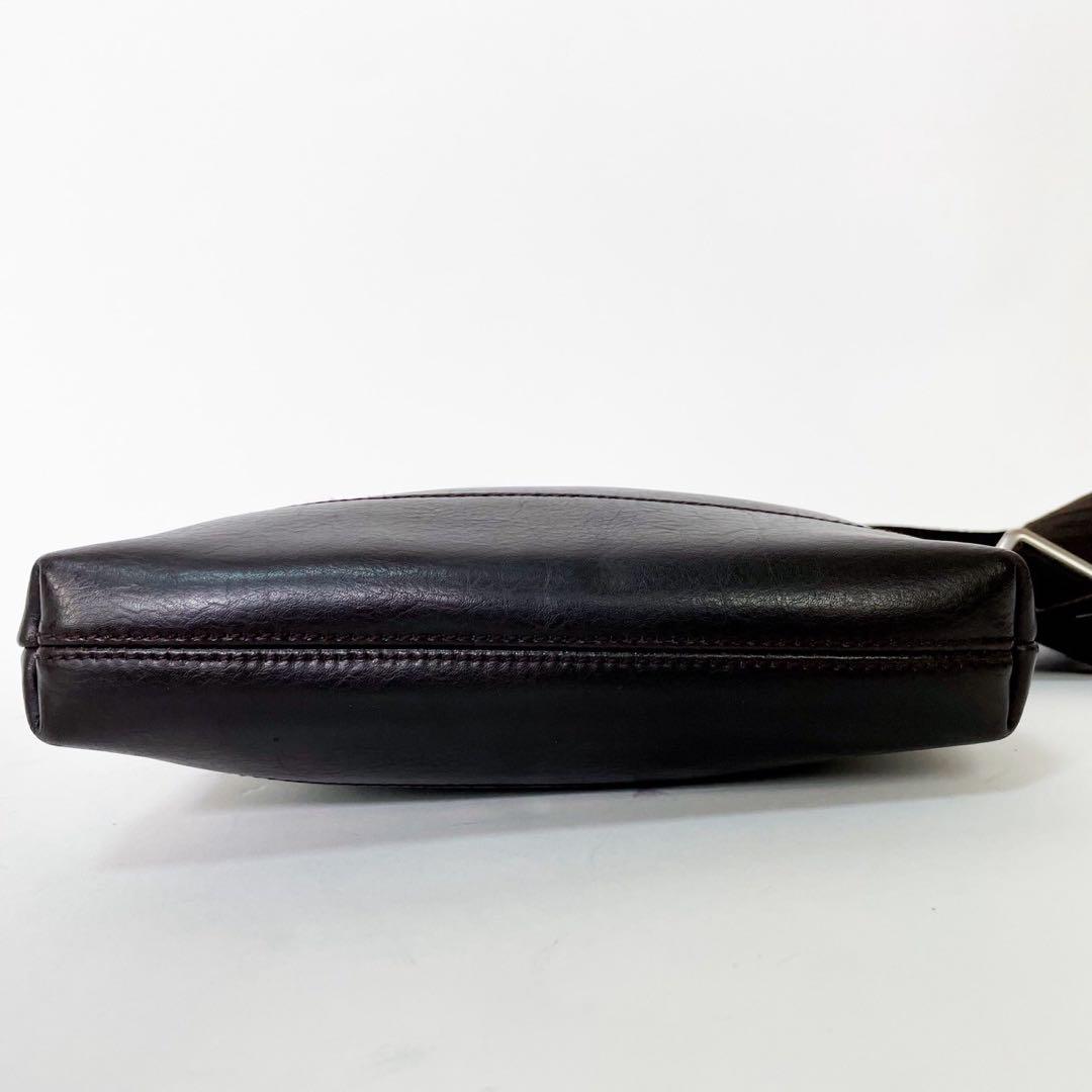 美品 Salvatore Ferragamo ショルダーバッグ サコッシュ - メルカリ