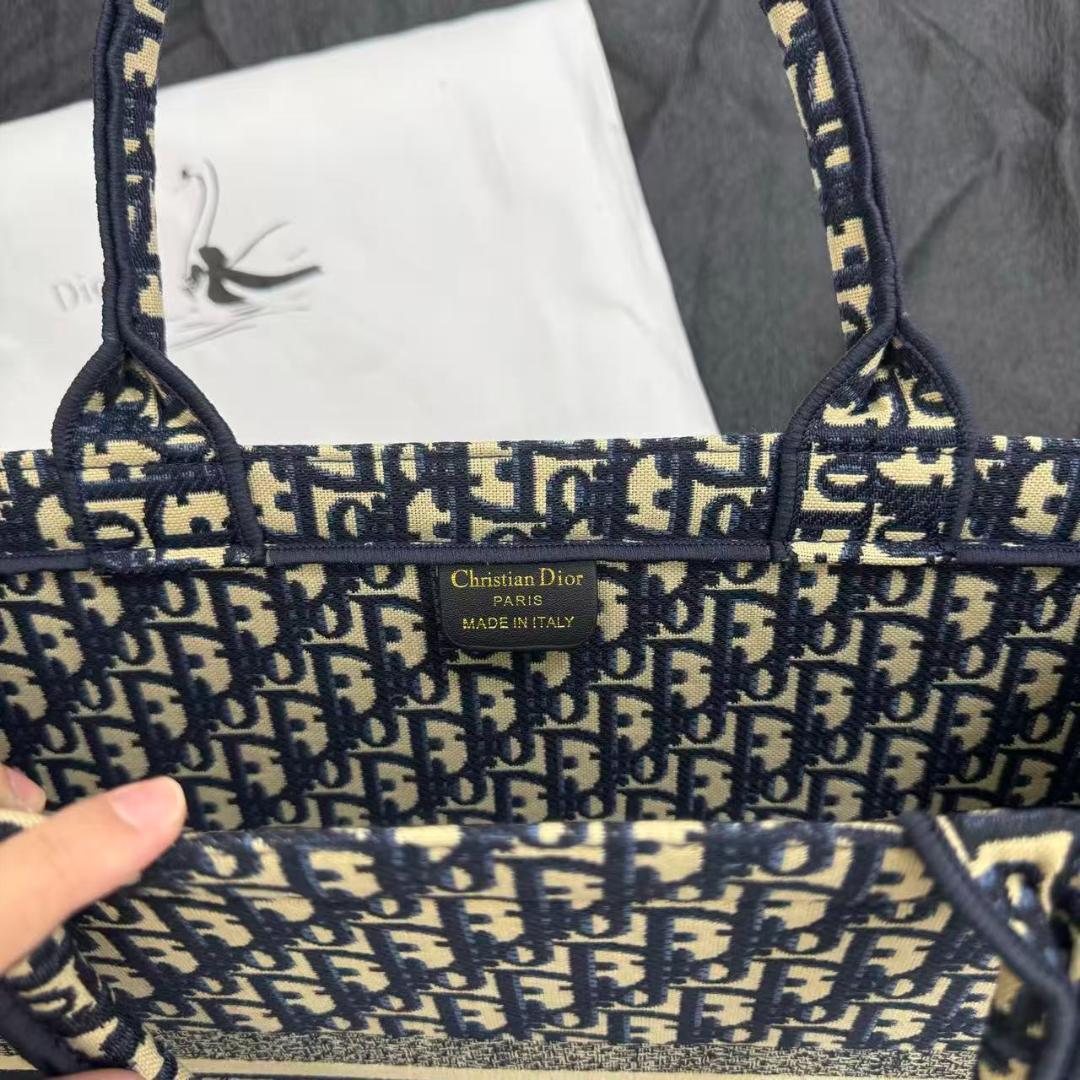 ショルダーバッグ ネイビー/ベージュ - メルカリ