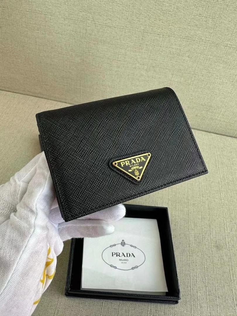 PRADA ブラック 二つ折り財布