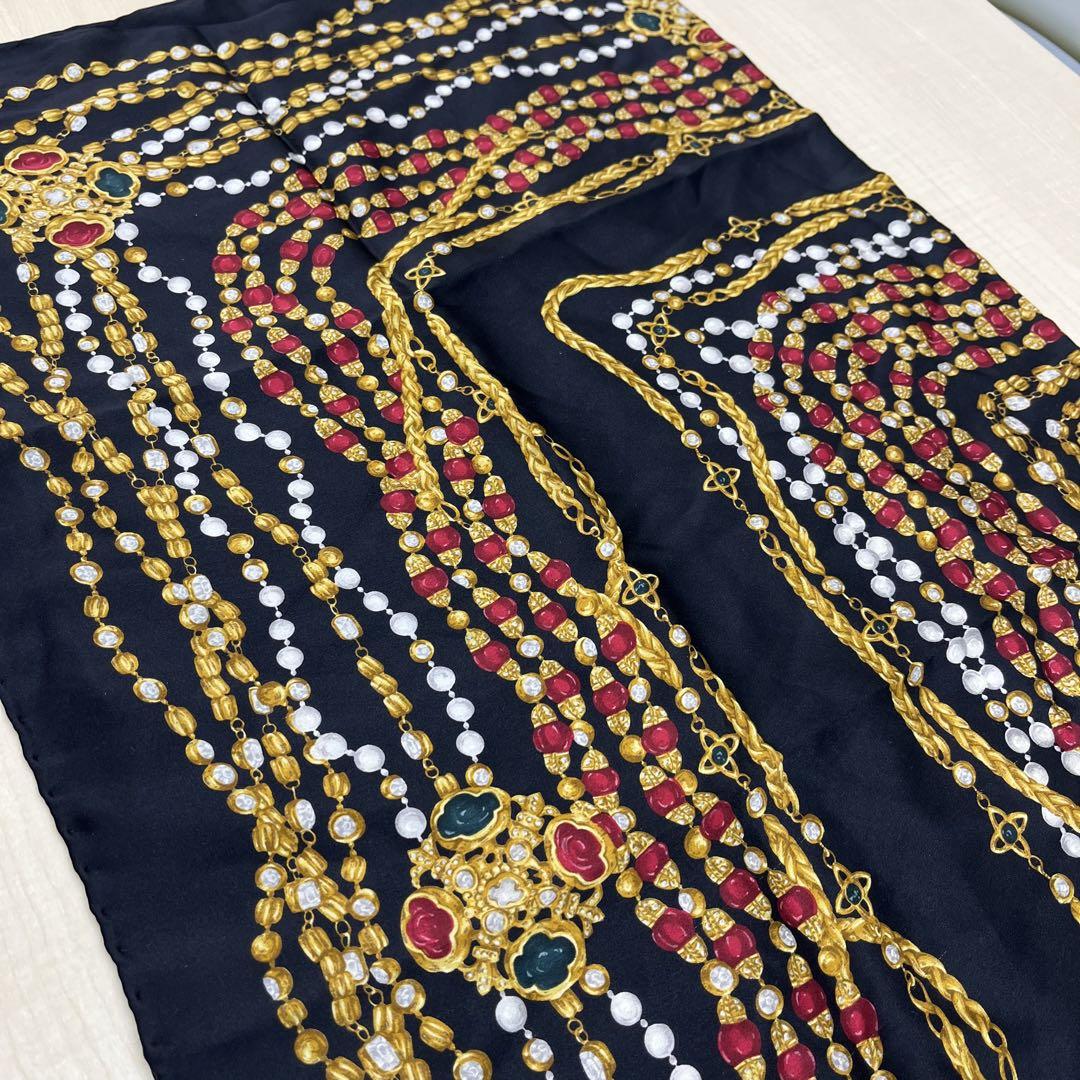 【T】CHANEL シャネル スカーフ 大判 宝石 ジュエリー柄 ブラック