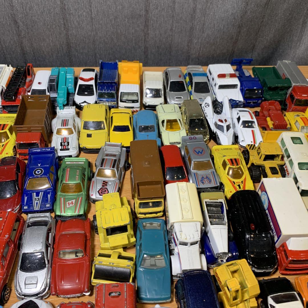 トミカなど　227台