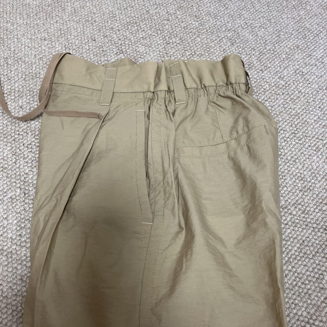 新品　未使用　ブルネロ　薄手　裏地なし　ベージュパンツ
