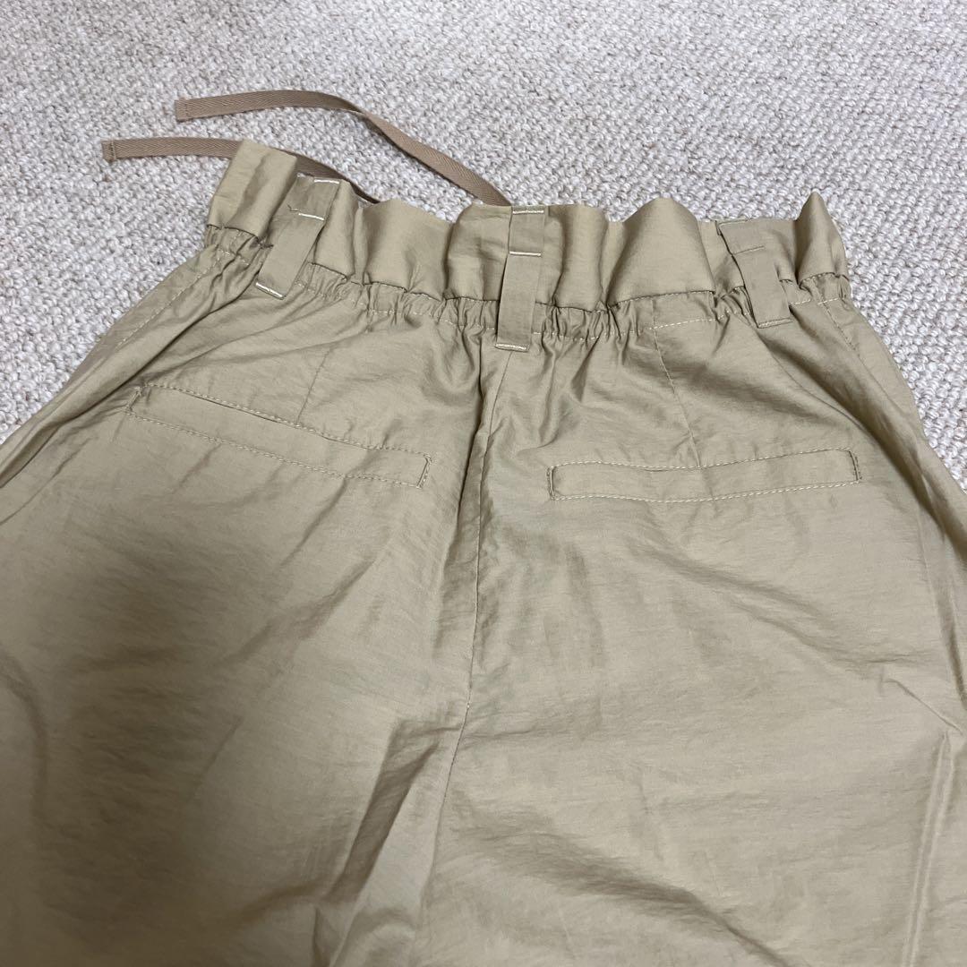 新品　未使用　ブルネロ　薄手　裏地なし　ベージュパンツ