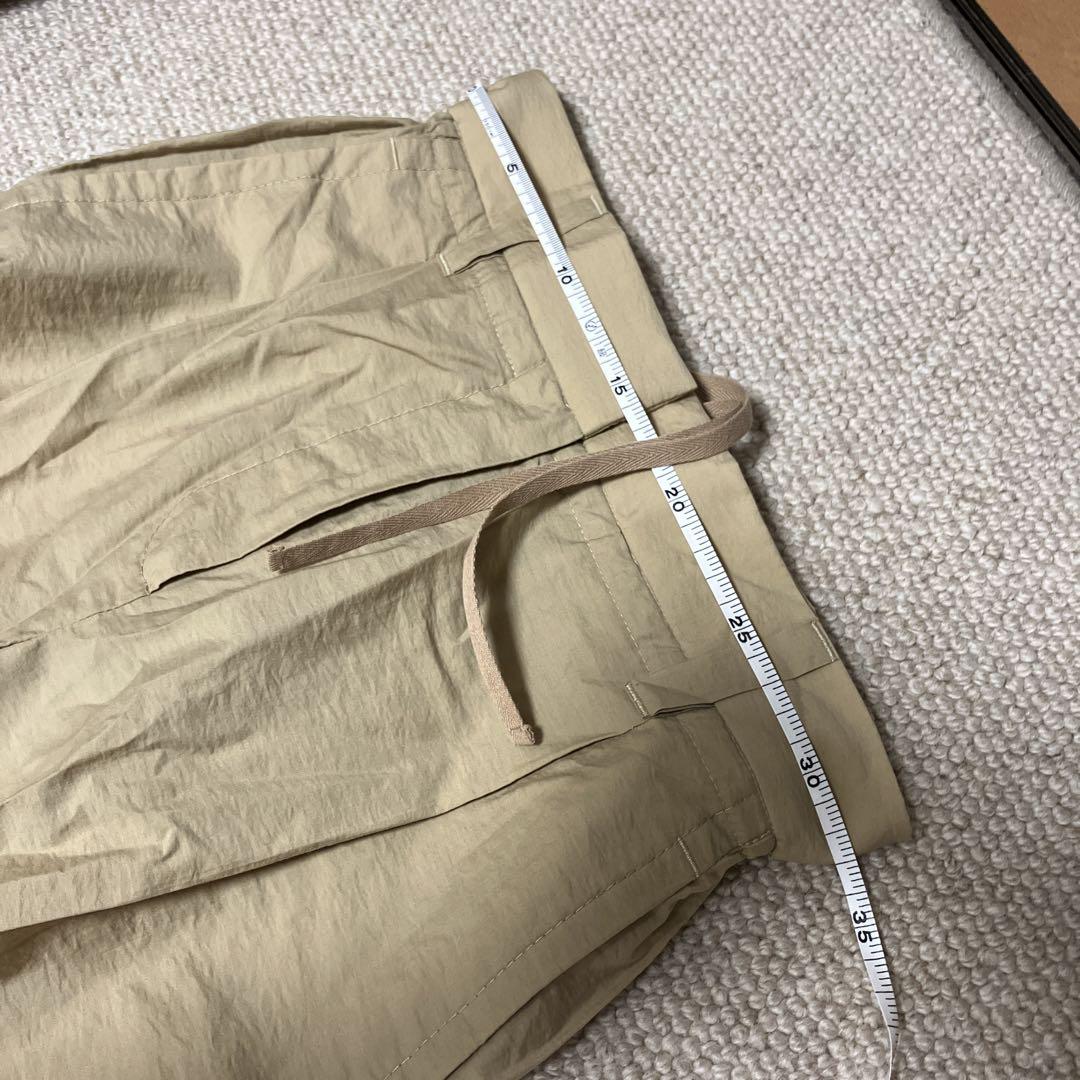 新品　未使用　ブルネロ　薄手　裏地なし　ベージュパンツ