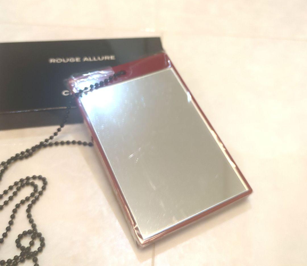 CHANELミラー赤チェーン付きれ