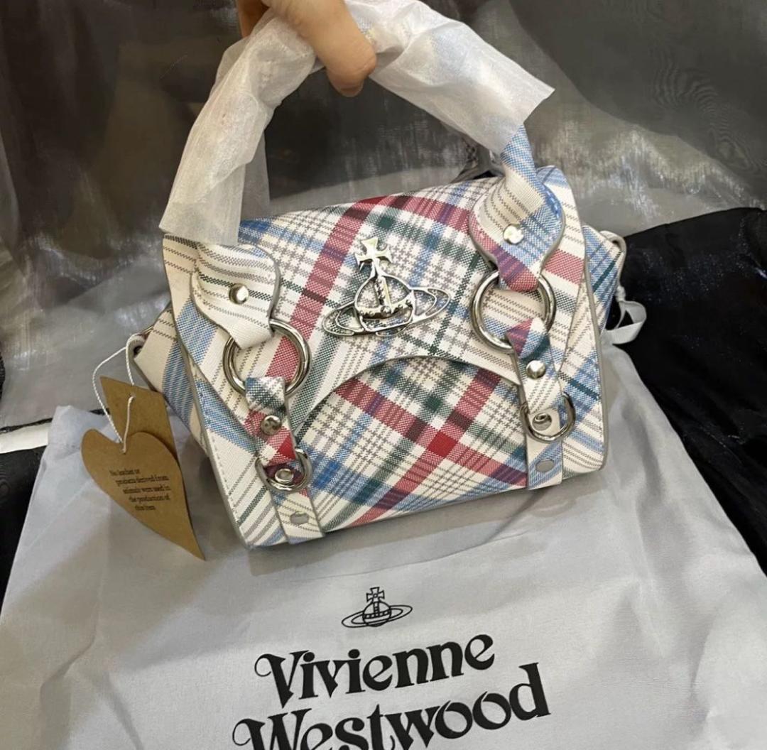Vivienne Westwood チェック柄 ショルダーバッグ 海外限定新品 Vivienne Westwood チェック柄 ショルダーバッグ 海外限定新品
