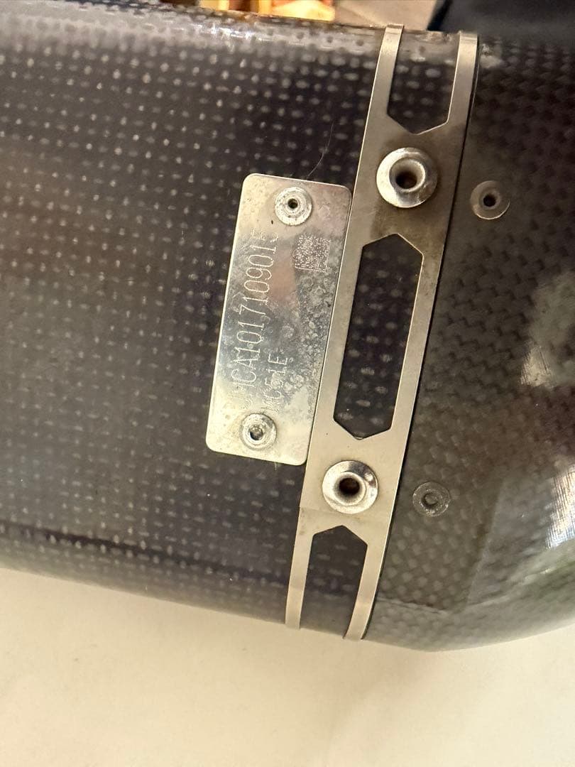 アクラポビッチ スリップオンマフラーAKRAPOVIC