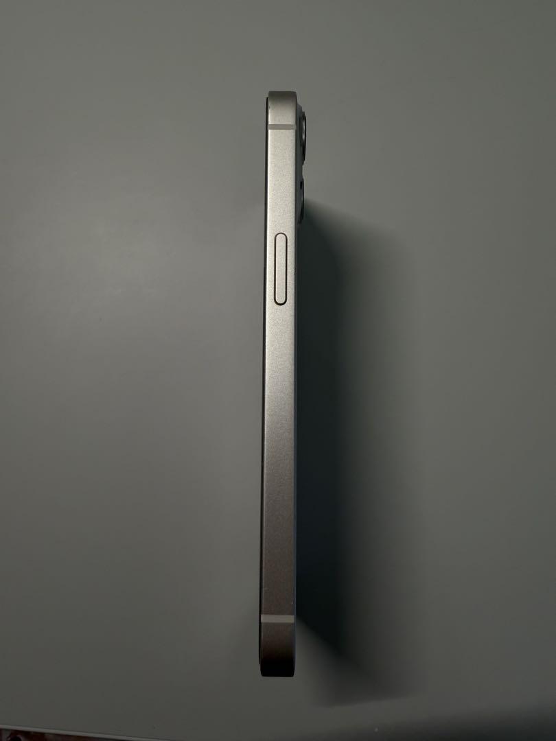 iPhone13 128GB SIMフリー　背面割れあり