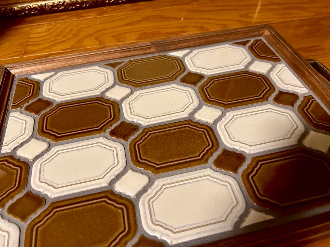 トレー タイル♥に近い