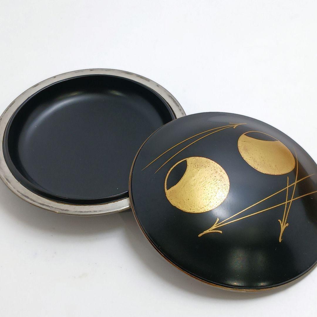 Y2056-11 茶道具 塗師 岡本陽斎 錫縁 松葉文蒔絵 香合 共箱　ち