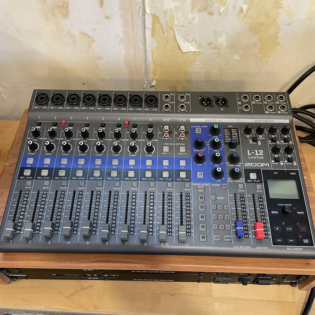 ZOOM L-12 LiveTrak デジタルミキサー (ラックマウント可)