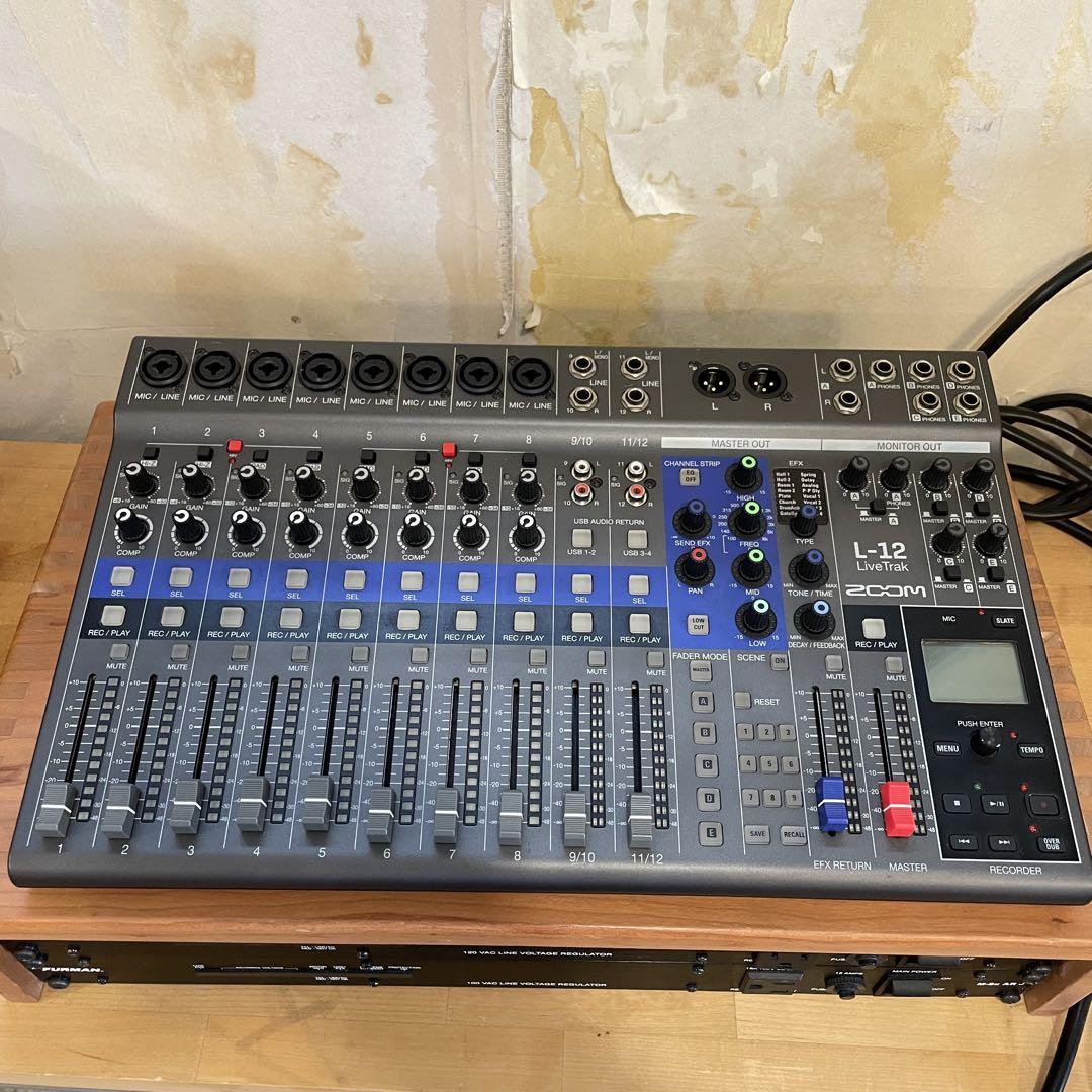 ZOOM L-12 LiveTrak デジタルミキサー (ラックマウント可)