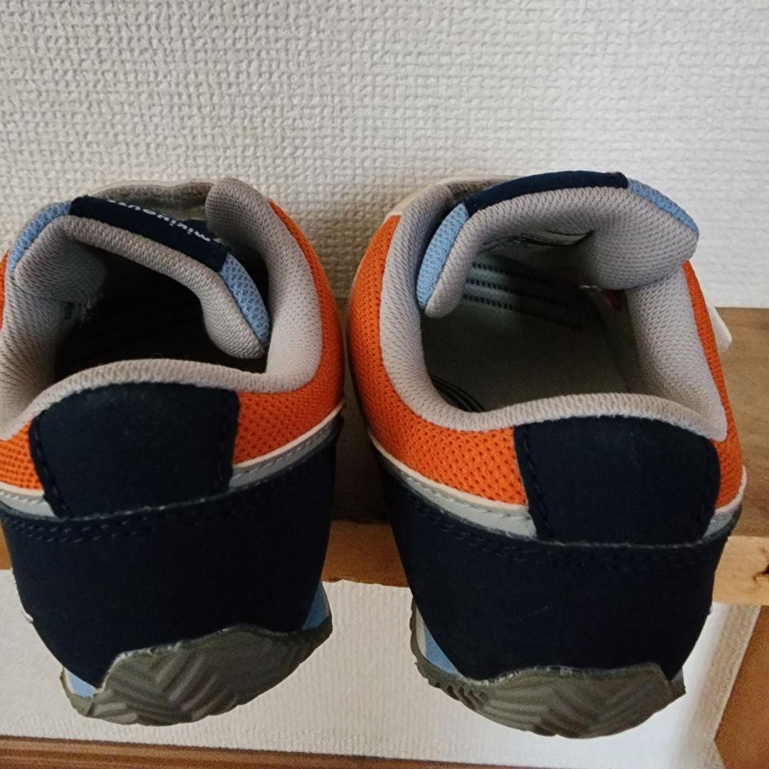ダブルビー　スニーカー