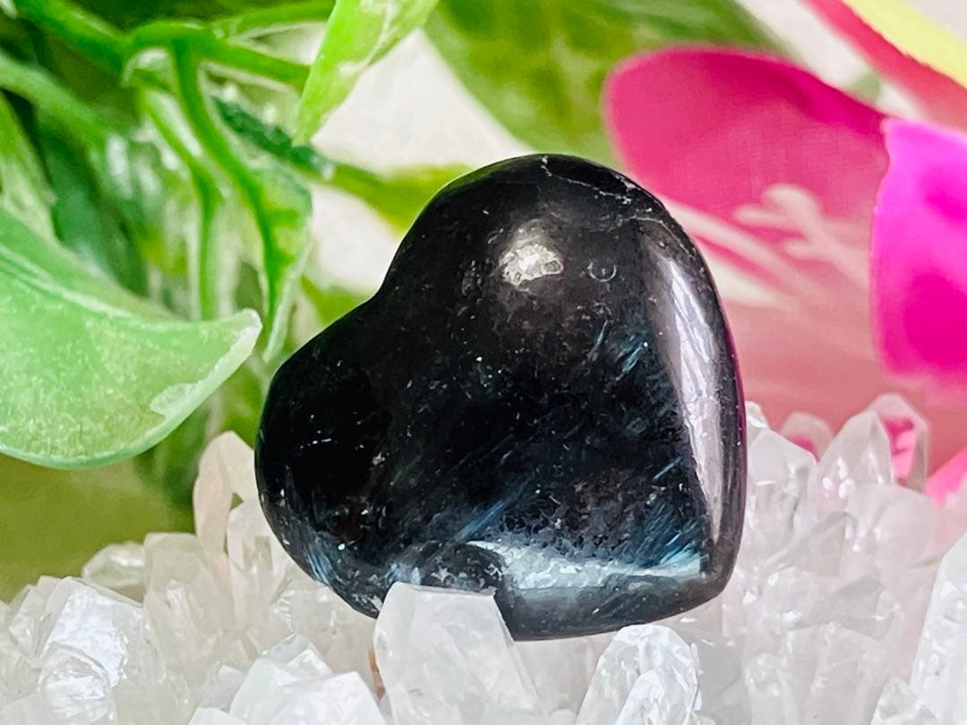 最強の守護石✿　ヌーマイト フェアリークィーン ハート 穴あきパーツ　原石