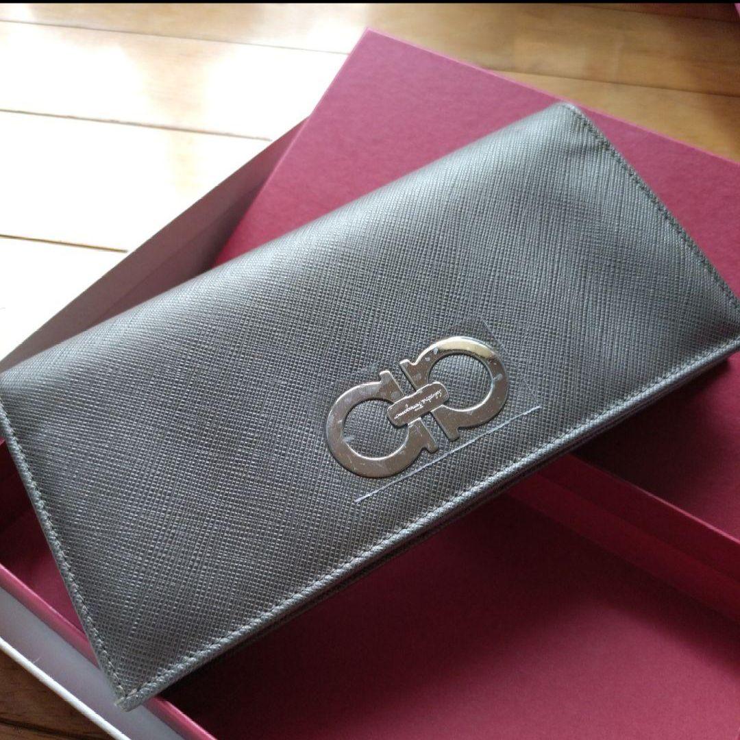 Salvatore Ferragamo シルバー 長財布