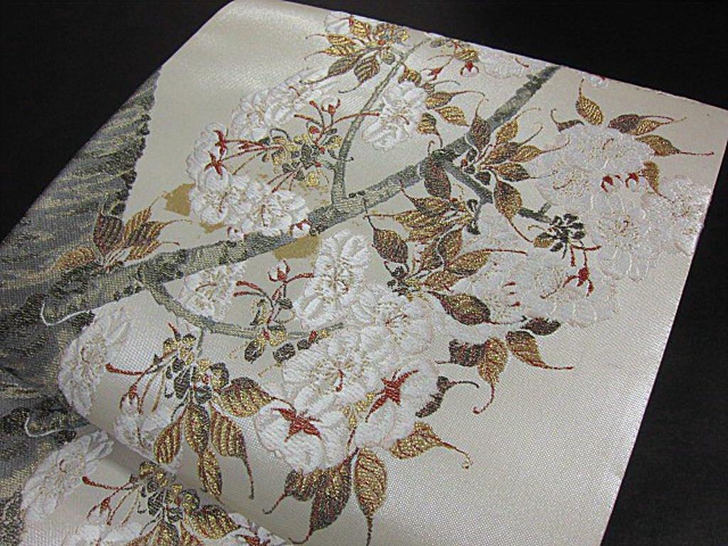 上質な逸品　西陣織引箔高級袋帯 【真珠・本金箔】（綿芯仕立付）桜