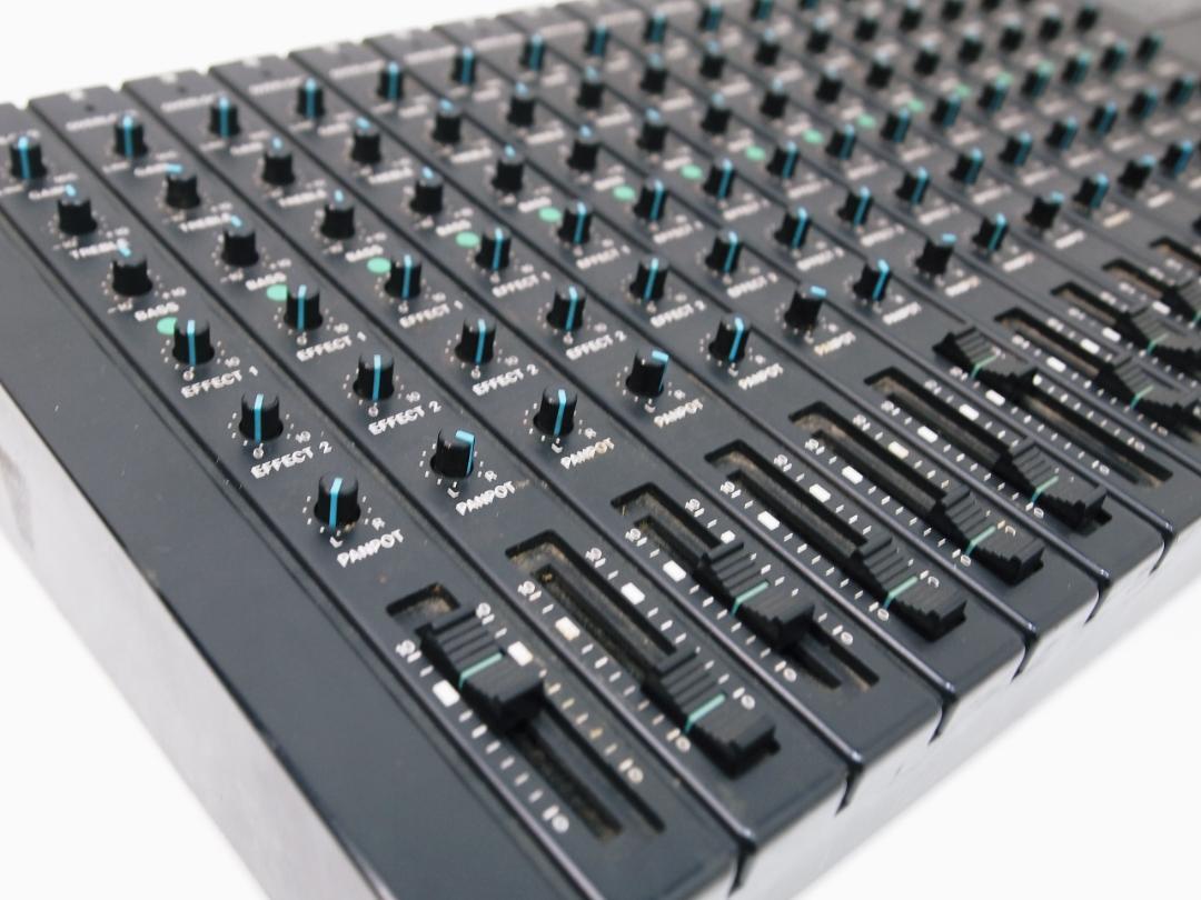 通電OK！BOSS BX-16 16CHANNEL STEREO MIXER