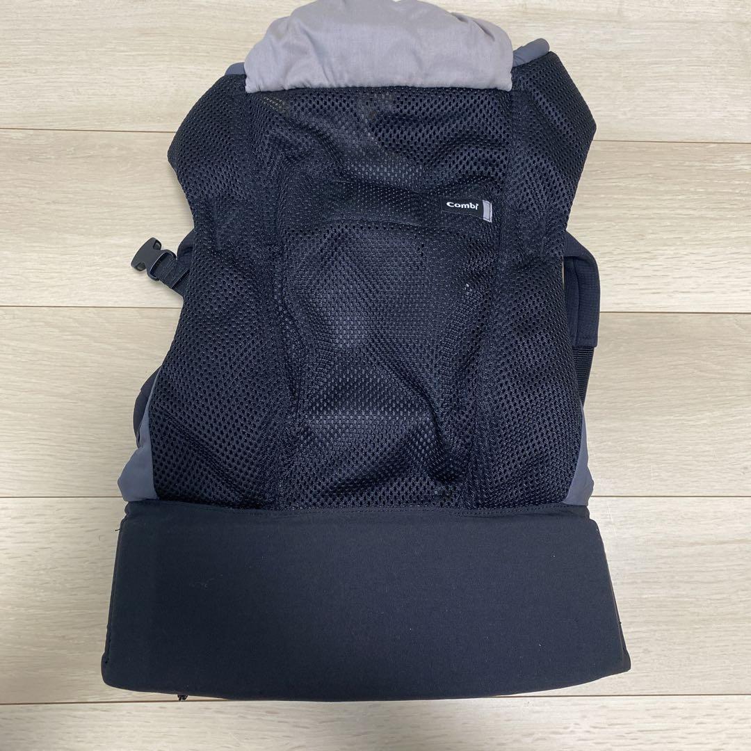 Combi 抱っこひも ブラック グレー メッシュ Hugtte(ハグッテ) コンビ】ハグッテHugtte タテ対面で使う（1ヵ月~4ヵ月まで