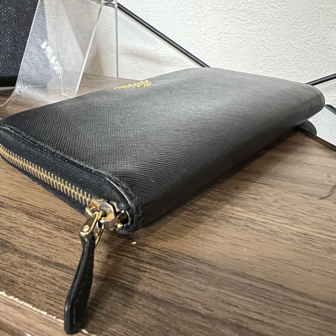 あ*ん様 PRADA サフィアーノレザー 長財布 ブラック