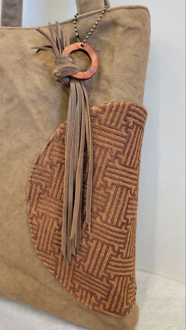 こぎん刺しポケット手提げバッグ（一部柿渋染め）タッセルチャーム付