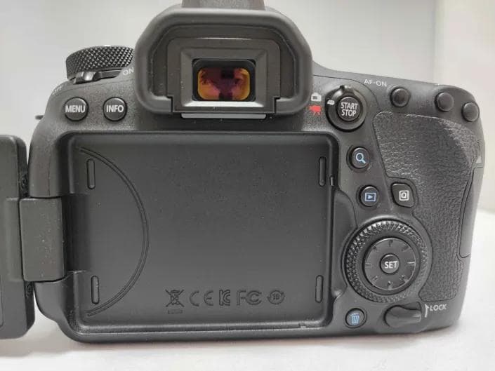 Canon EOS 6D Mark II ボディ Mark2