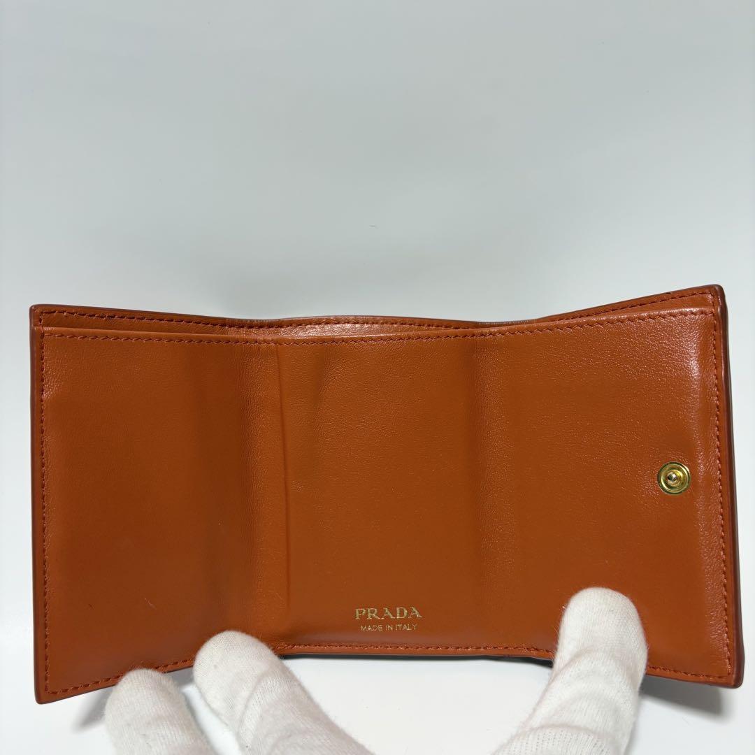 美品　プラダ　三つ折り財布　コンパクトウォレット　ミニ　レター　ヴィッテロムーブ