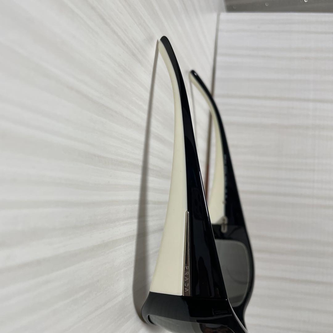 Prada サングラス