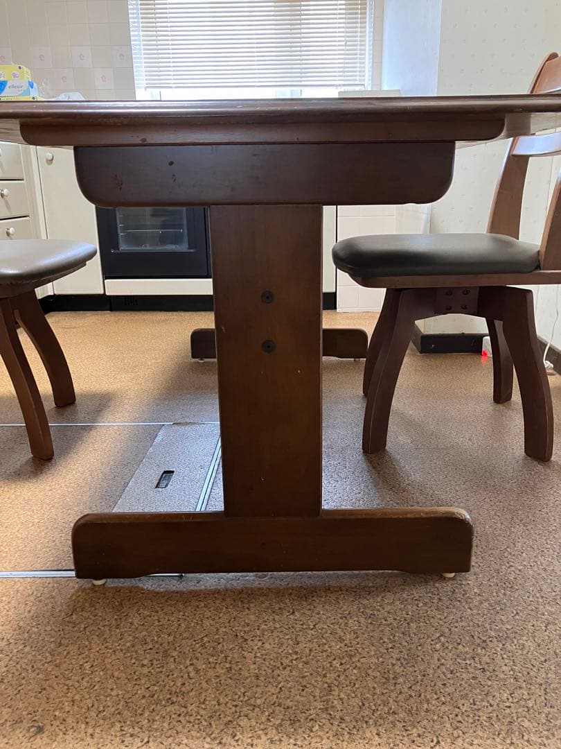 ダイニングテーブル