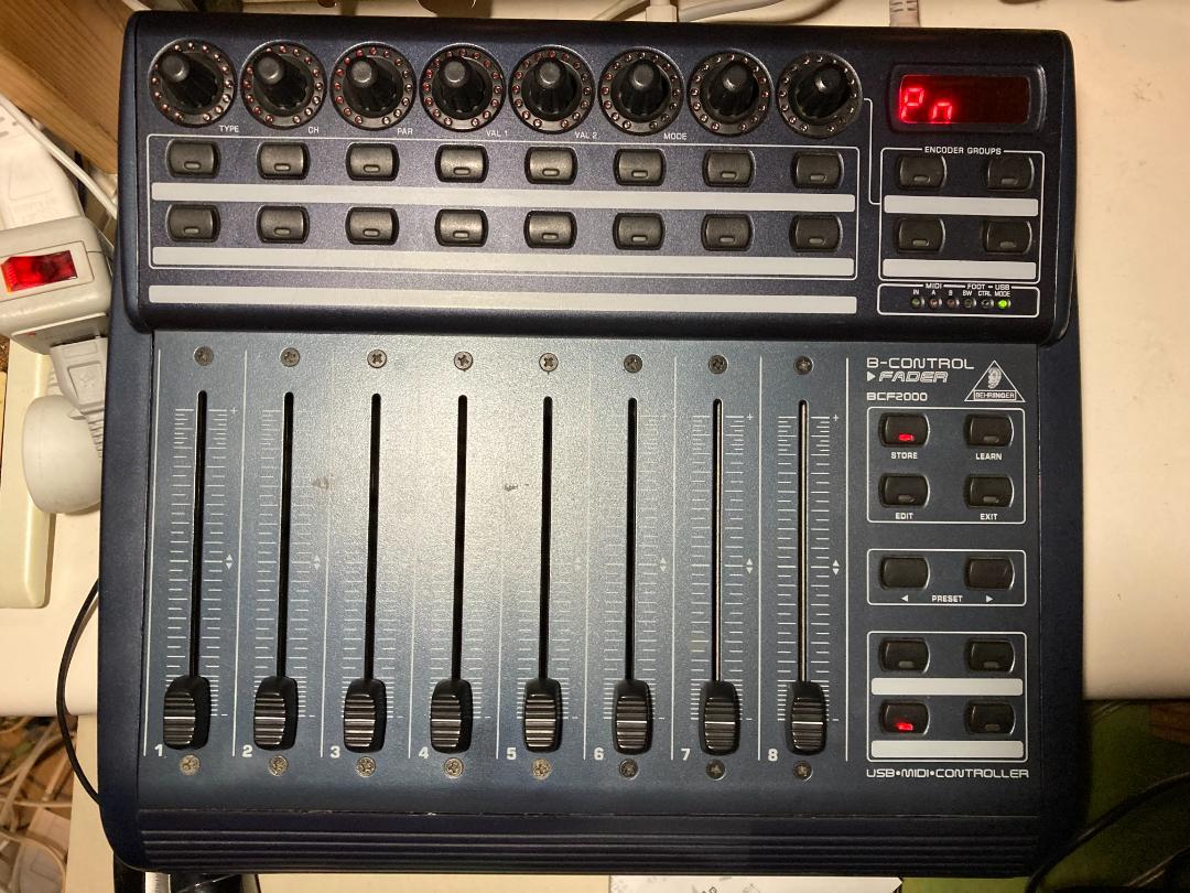ベリンガーB-CONTROL BCF2000　動作品