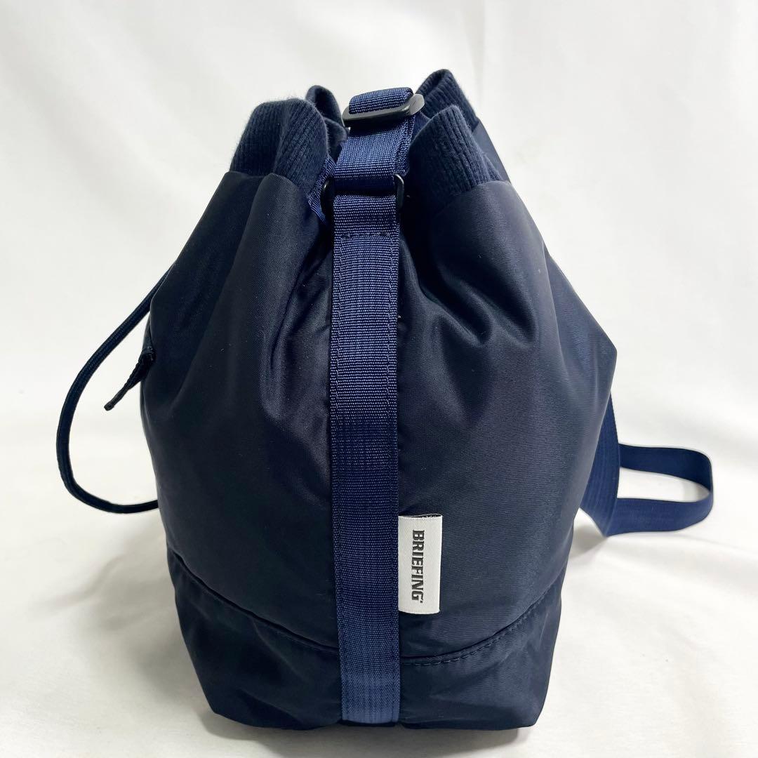 ブリーフィング ゴルフ チルト ショルダーバッグ 巾着 大容量 多機能 ロゴ ブリーフィング ゴルフ チルト ショルダーバッグ 巾着 大容量 多機能 ロゴ