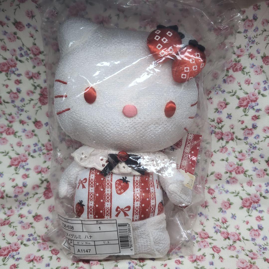未開封⭐️超レア品ハローキティ赤い目と苺の髪飾り♡胸がときめく⭐️苺柄ぬいぐるみ