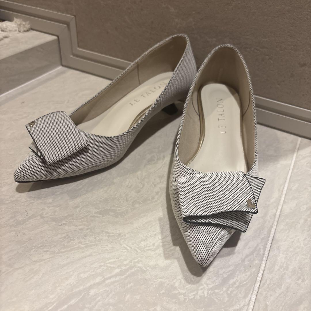 【美品】LE TALON リボン付きホワイトパンプス