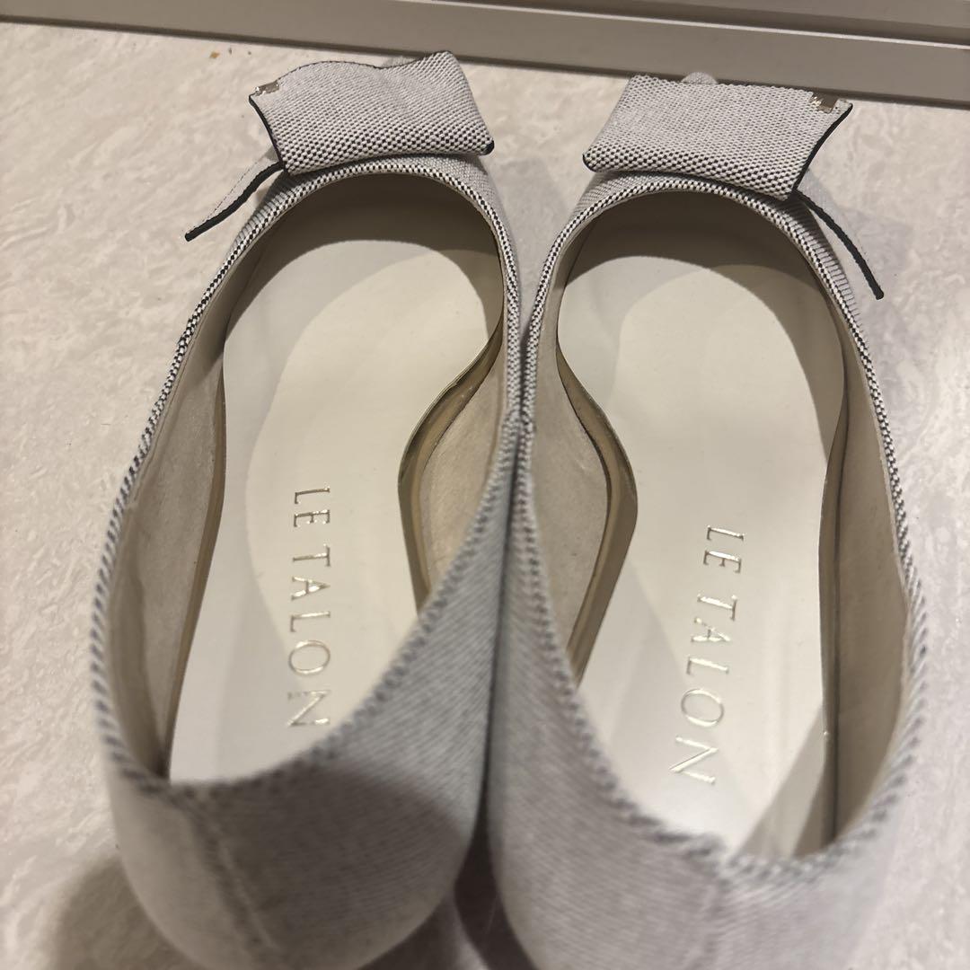 【美品】LE TALON リボン付きホワイトパンプス