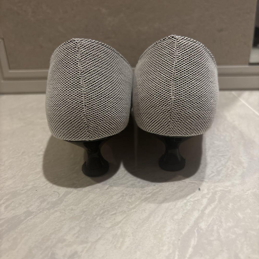 【美品】LE TALON リボン付きホワイトパンプス
