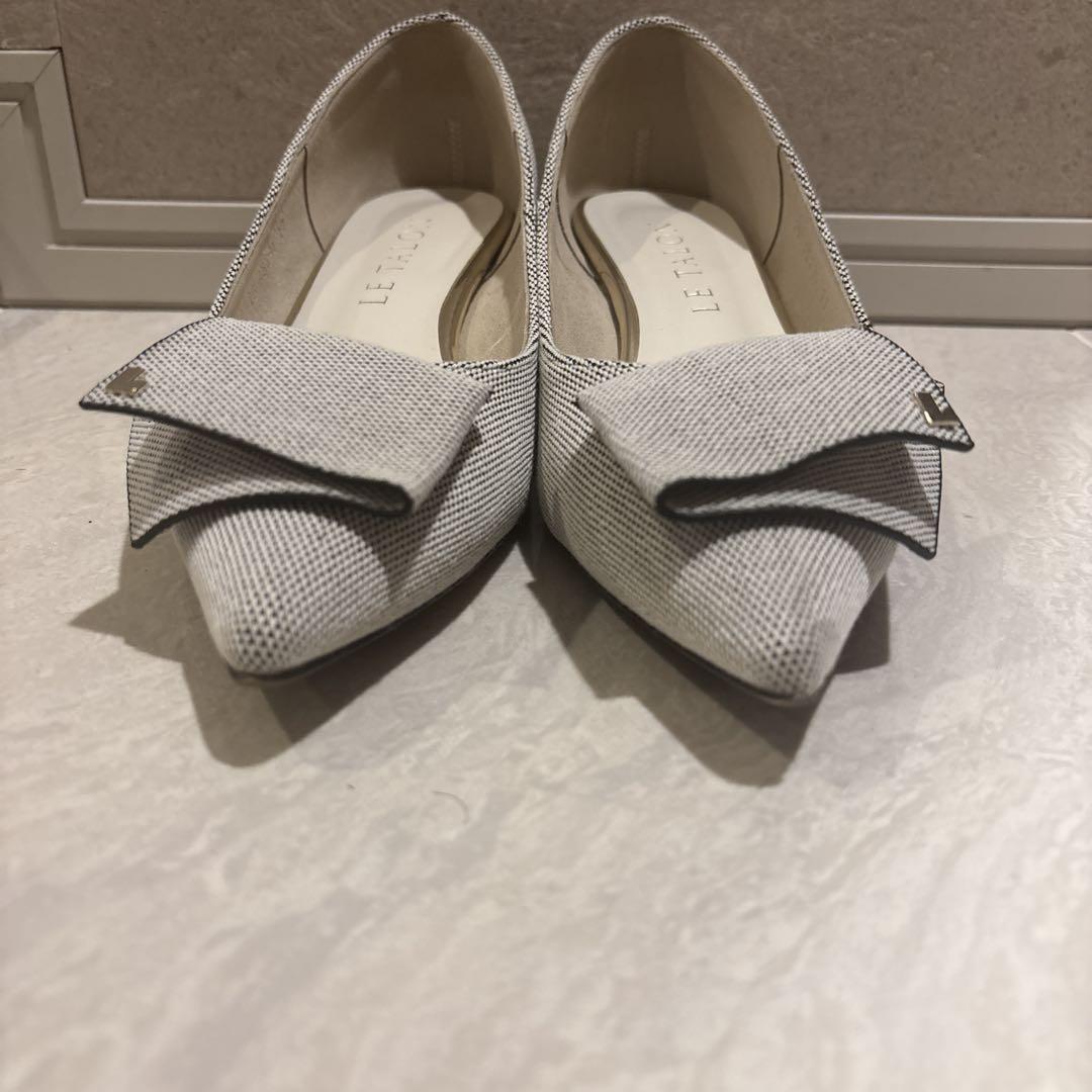 【美品】LE TALON リボン付きホワイトパンプス