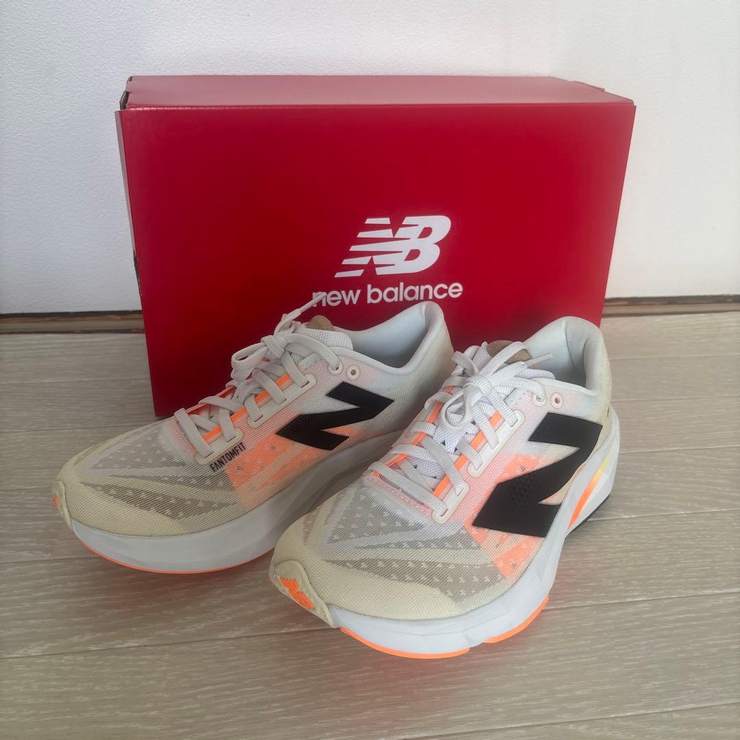 New Balance(ニューバランス)FuelCell Rebel v4