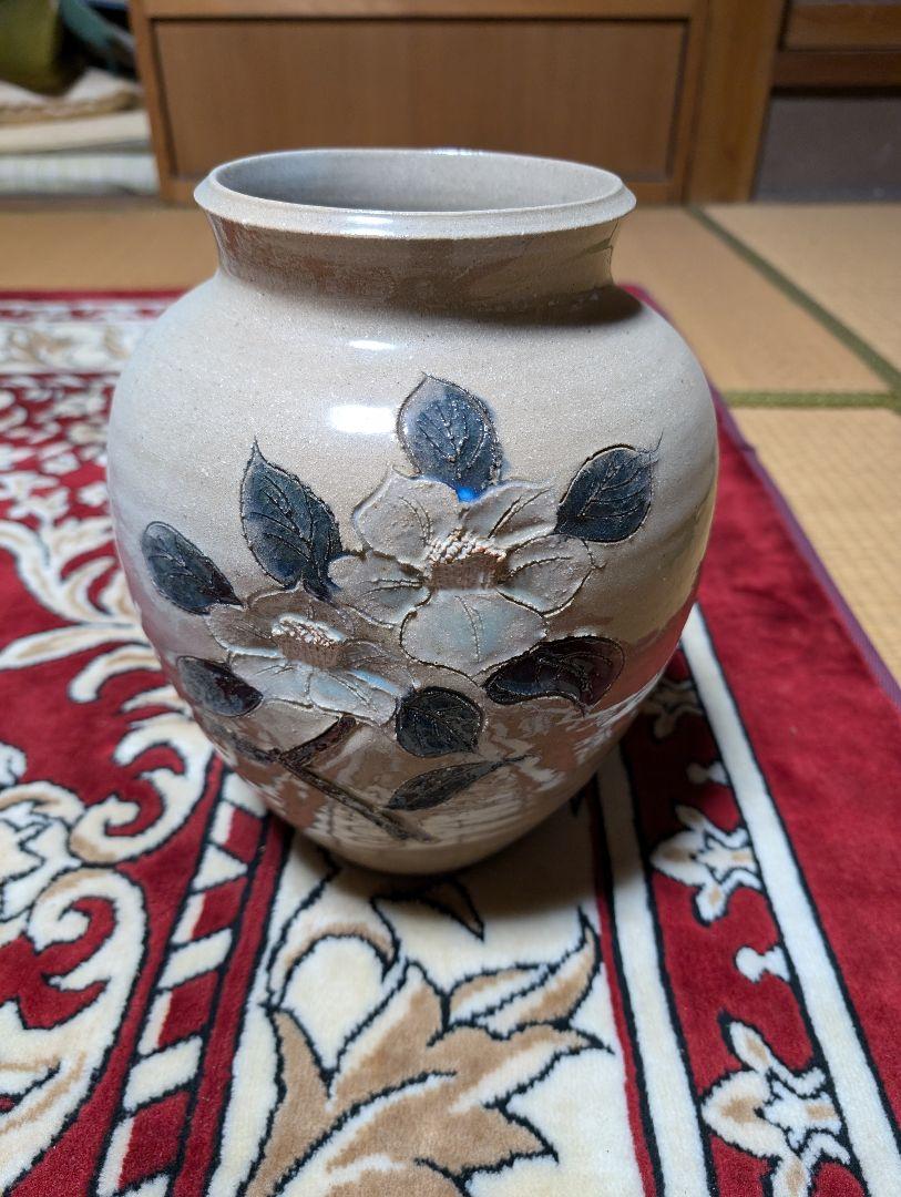 砥部焼　花と葉の装飾 陶器の花瓶 5,740円